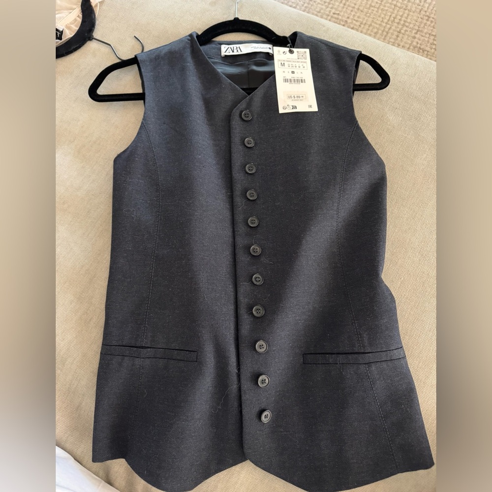 Zara Black Button-Front Sleeveless Vest
